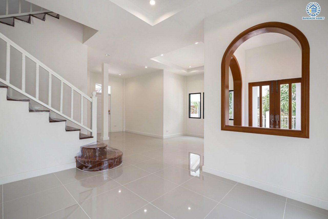 บ้านมือสองตกแต่งใหม่ โครงการ ปัญจทรัพย์พาร์ค ปิ่นเกล้า เนื้อที่ 60 ตร.ว. พื้นที่ใช้สอยมากกว่า 286.47 ตร.ม. ฟังก์ชันจัดเต็ม 4 ห้องนอน 2 ห้องน้ำ จอดรถได้ 2 คัน ตอบโจทย์ทุกการเดินทาง บนทำเลศักยภาพ ติดถนนบรมราชชนนี เชื่อมต่อทางคู่ขนานลอยฟ้า ใกล้รถไฟฟ้าสายสีน้ำเงิน "สถานีบางพลัด"